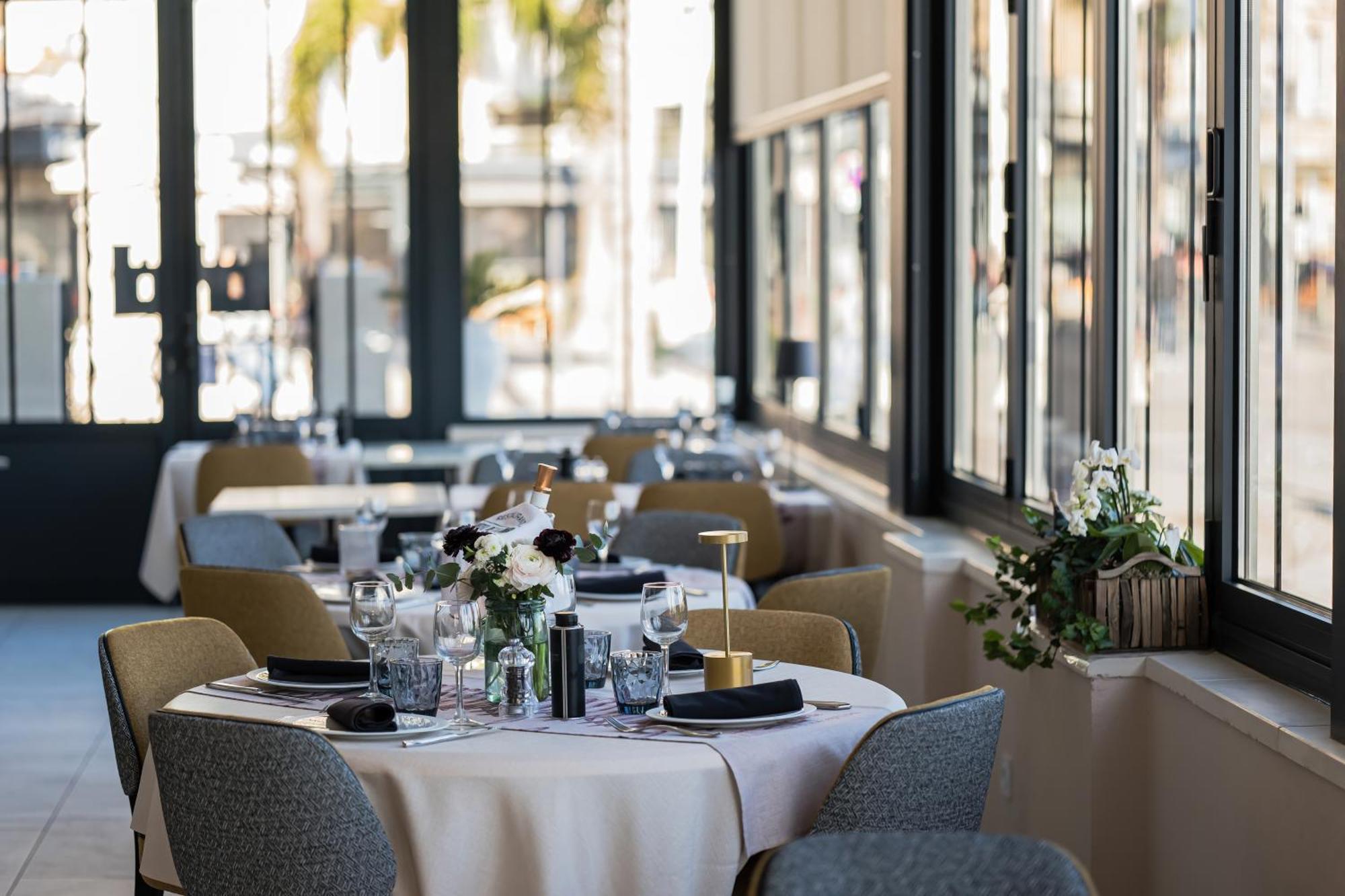 סנרי-סור-מר Hotel Restaurant De La Tour מראה חיצוני תמונה
